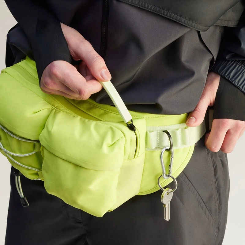 crossbody sports bag zipper detail