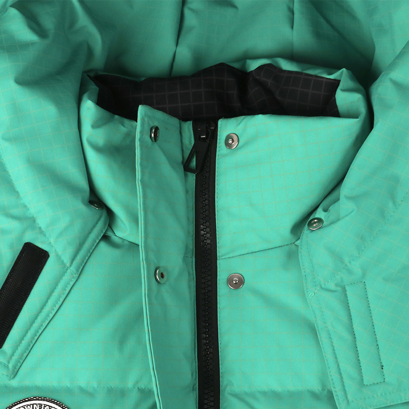 gradient puffer coat collar details