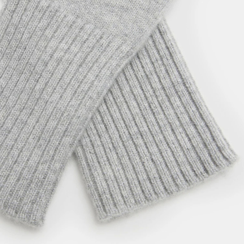ribbed knit wool gloves details view
