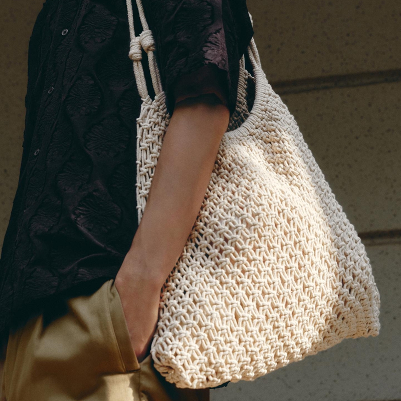 beach market tote lifestyle view