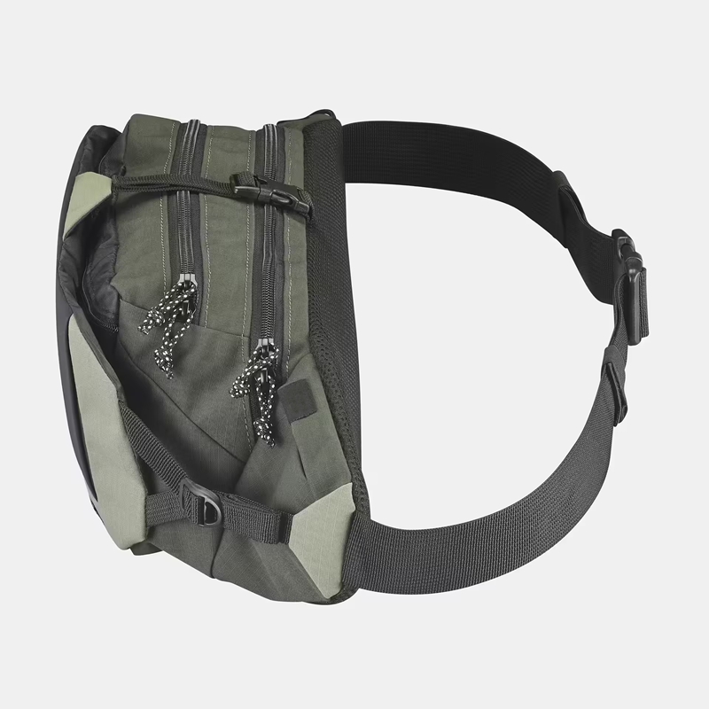 minimalist waist bag zipper detail