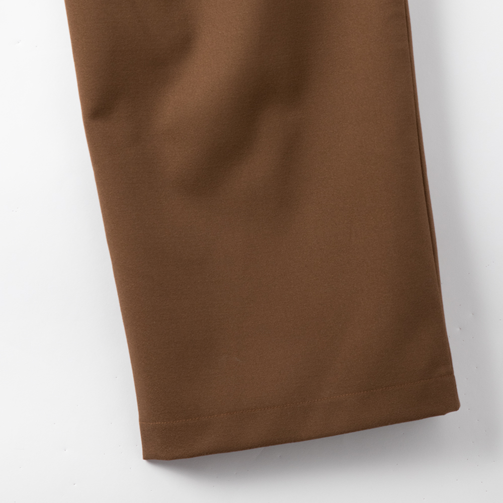 elastic waist dress pants leg detail