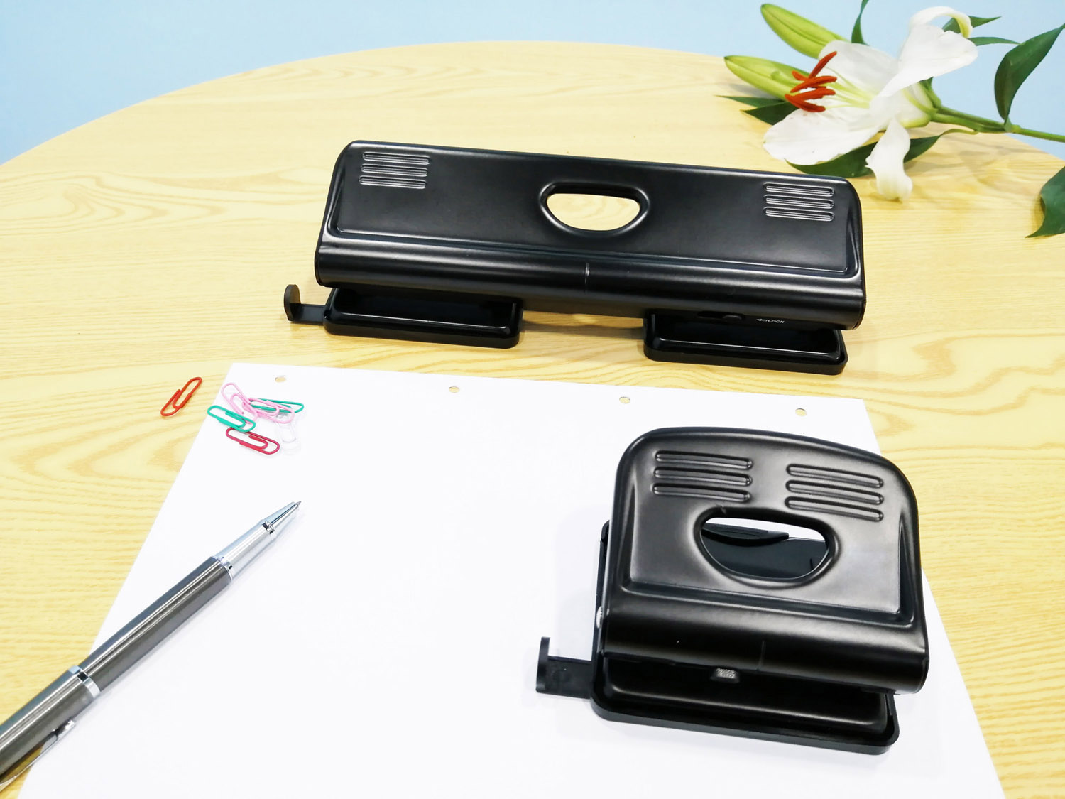 2 hole paper punch