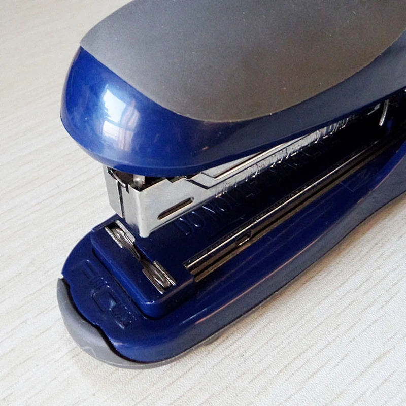Office metal full strip flat pinch paper stapler