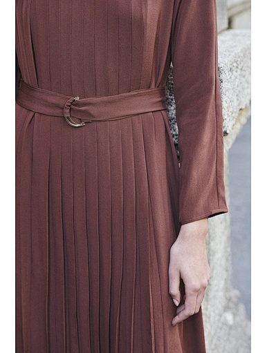 French retro waist-skimming mid-length pleated silk dress