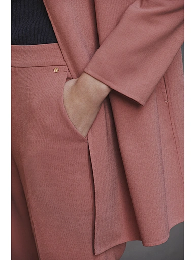 Simple round collar unbuttoned version of the wool jacket