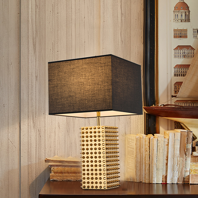 2018 New Design Hedgehog Custom Hotel Table Light Gold Bedside Table Lamp