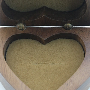 Wholesale women girls gift set ,Heart shape Magnetic jewelry box ring box small natural walnut beech wood studs