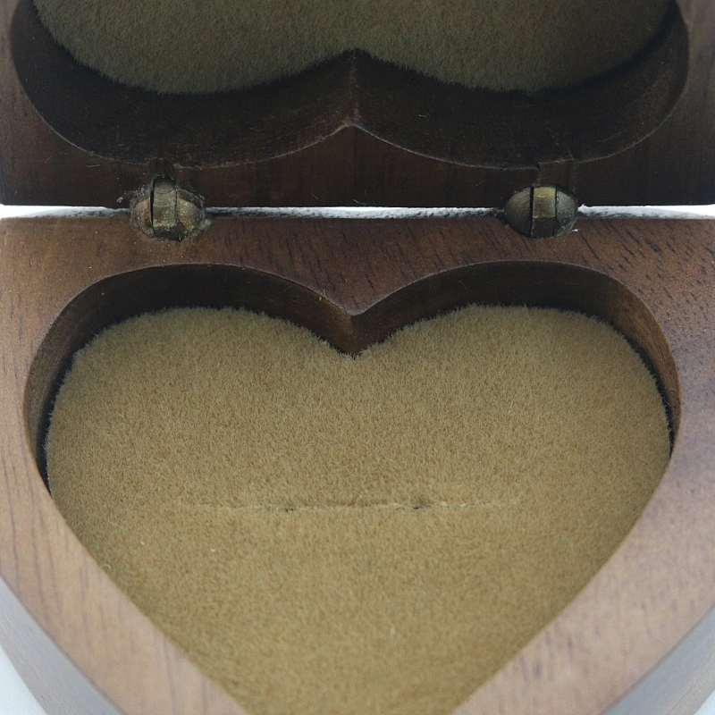 Wholesale women girls gift set ,Heart shape Magnetic jewelry box ring box small natural walnut beech wood studs