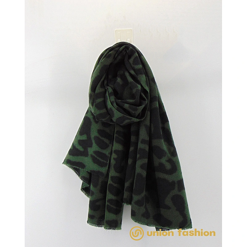 Wholesale Luxury Womens And Mens Knitting Scarf  Winter Solid Tassel Scarf for Ladies Woven Big Size Scarf Plain Dyed
