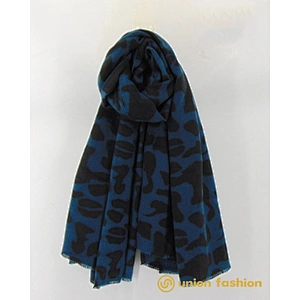 Wholesale Luxury Womens And Mens Knitting Scarf  Winter Solid Tassel Scarf for Ladies Woven Big Size Scarf Plain Dyed