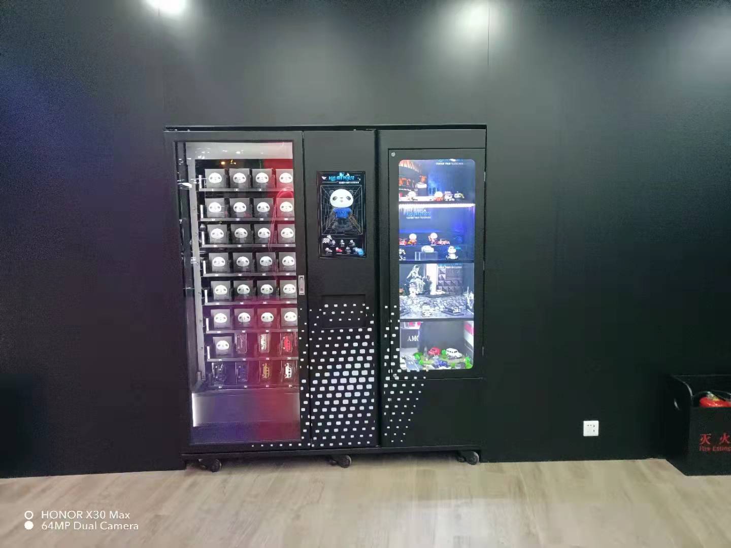 Micron smart vending machine Cooperation with Benz