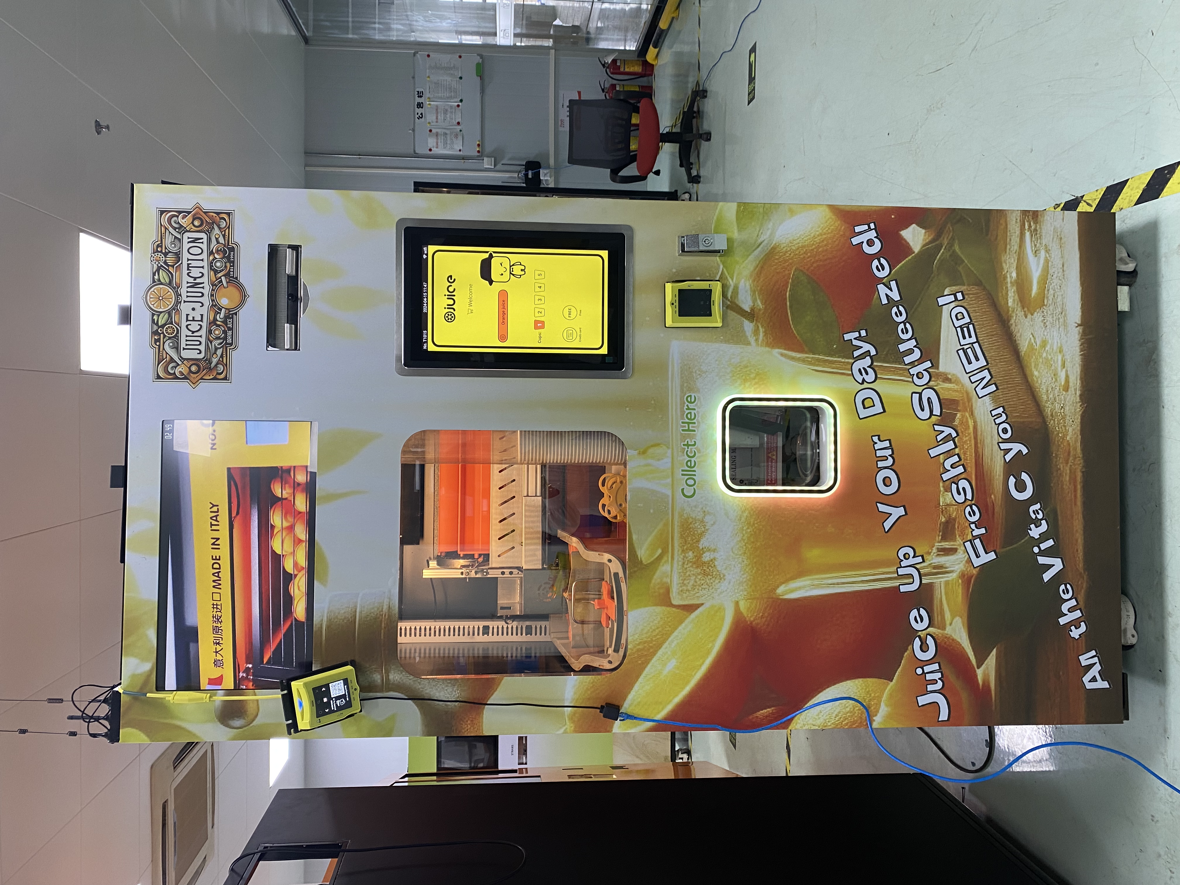 Freshly Squeezed Orange Juice Machine With Automatic Cleaning System