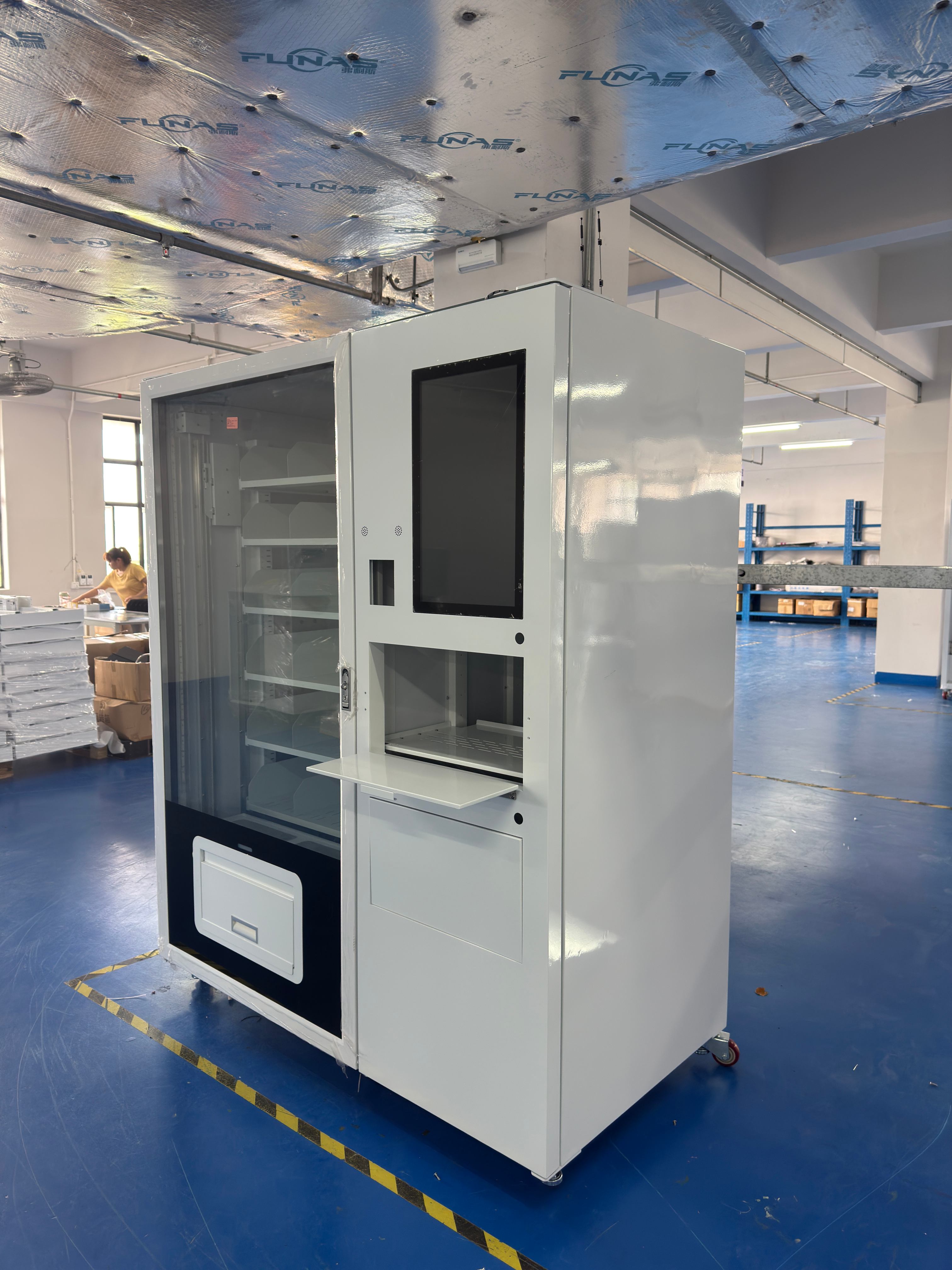 Smart Fast Food Vending Machine to Boost Sales and Maximize Profits