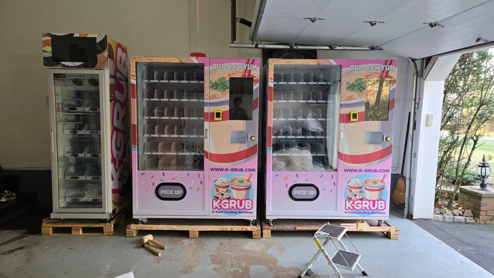 WEIMI Smart Ramen Vending Machine with Hot Water Dispenser in the USA