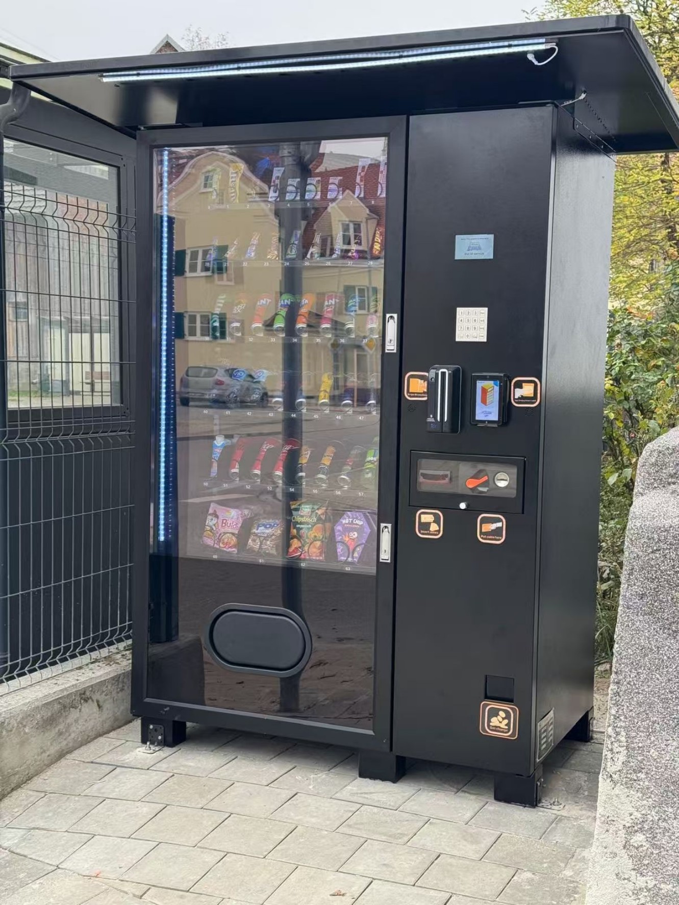 Live Fishing Bait Vending Machine 24/7 Smart Bait Sales Outdoor Retail