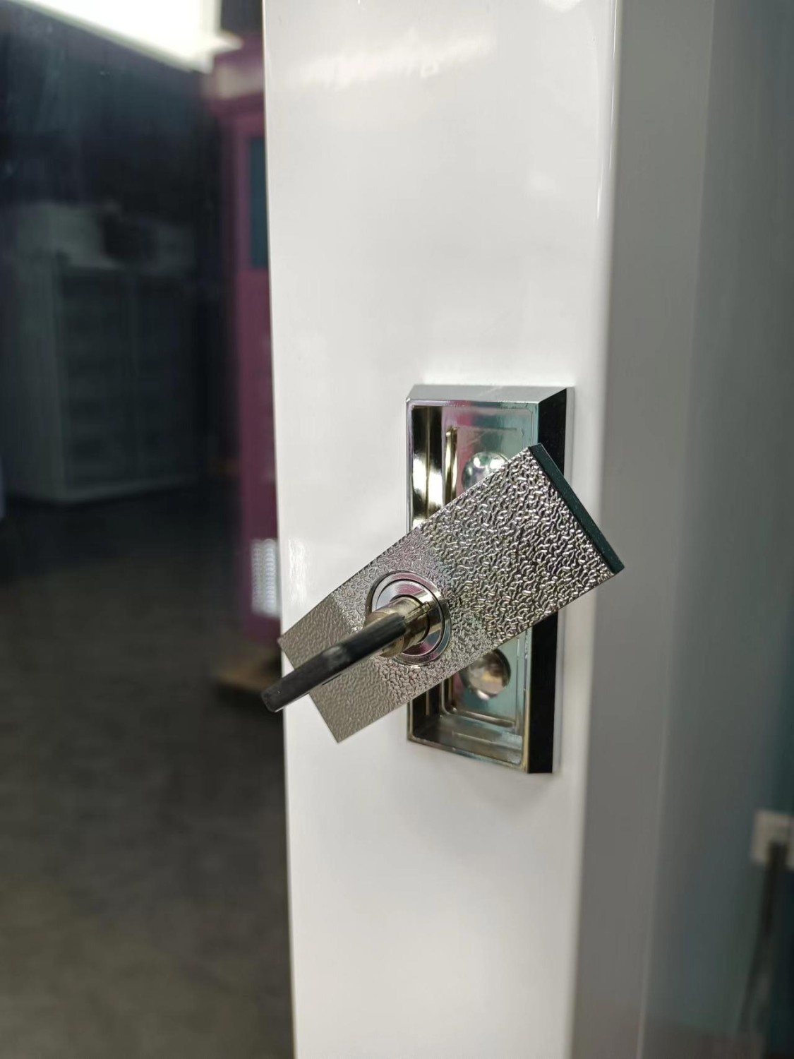 How to prevent your vending machine from being stolen？
