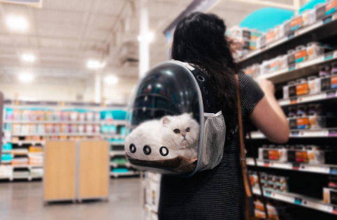 Vending machines can also sell pet products? That's crazy!