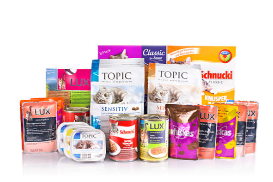 Vending machines can also sell pet products? That's crazy!