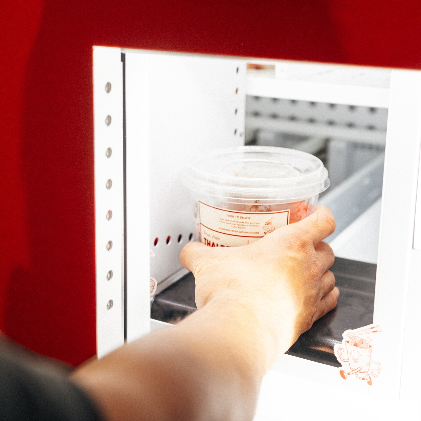 WEIMI smart Chilled Noodles Vending Machine with 18-month warranty