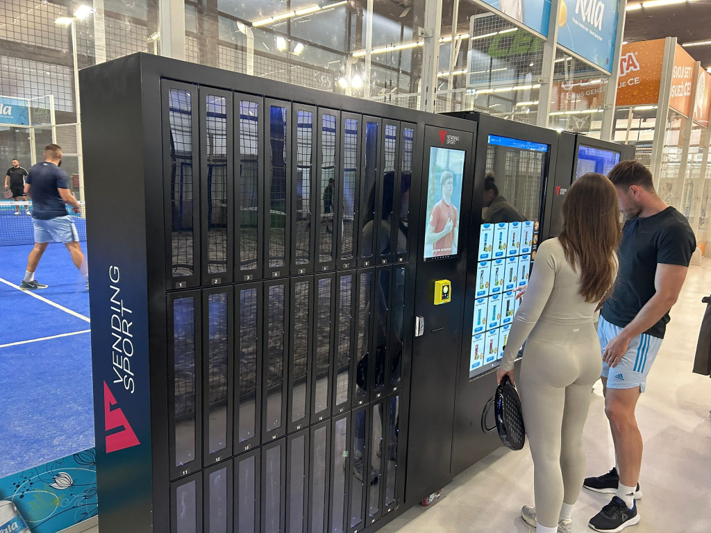 Rent and Sell Sports Vending Machine for Renting Sports Equipment Energy Bars Drinks