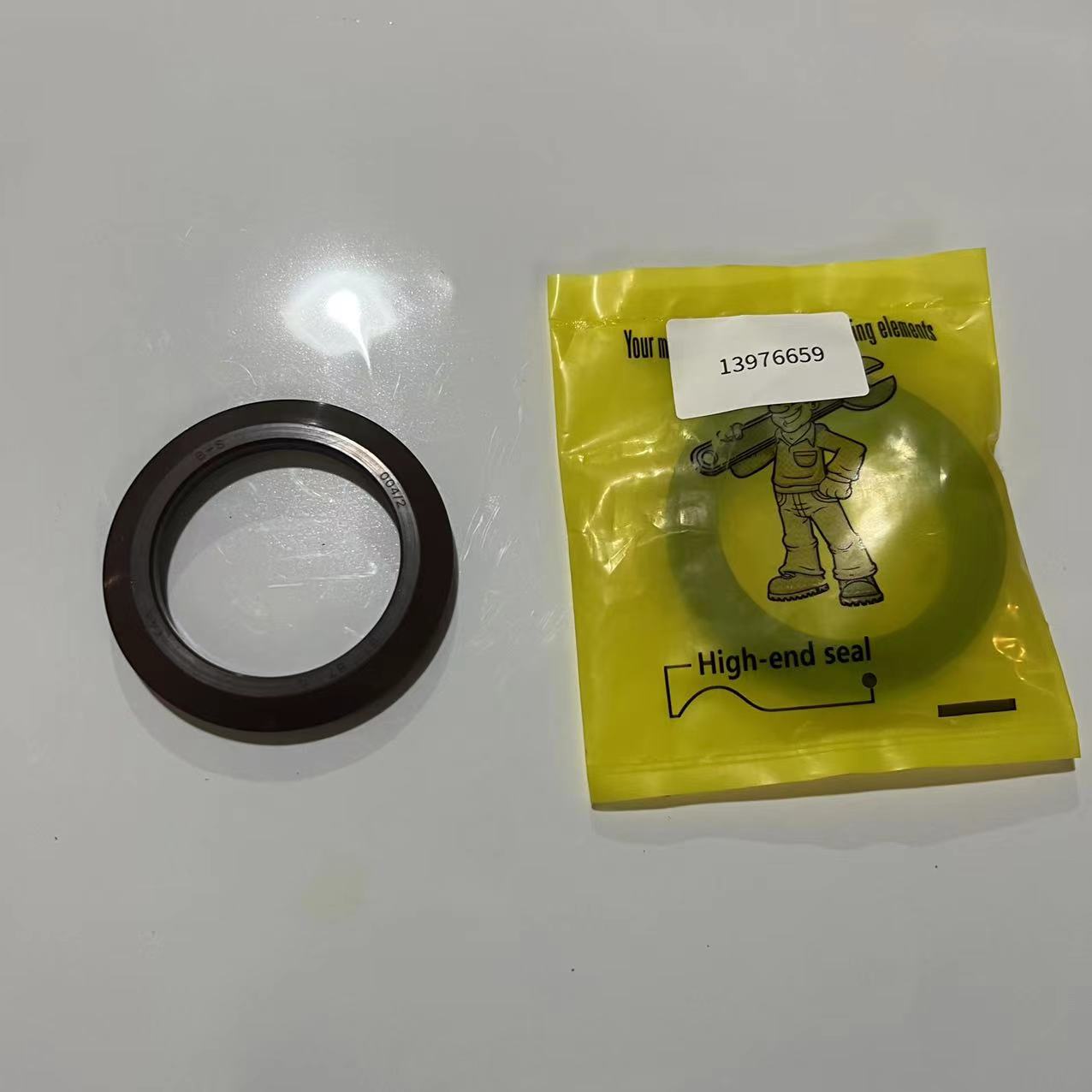 Axial sealing ring