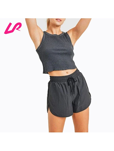 sportswear crop top