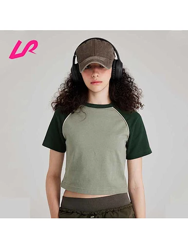 cropped black t shirt tight