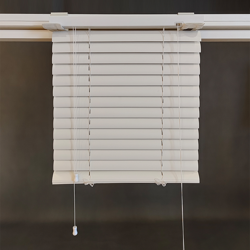 Arc-shaped slats blinds