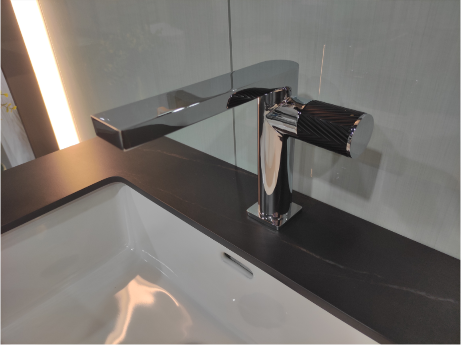 Single basin faucet