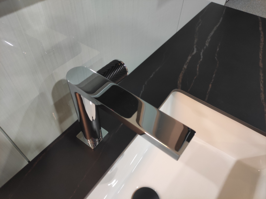 Single basin faucet