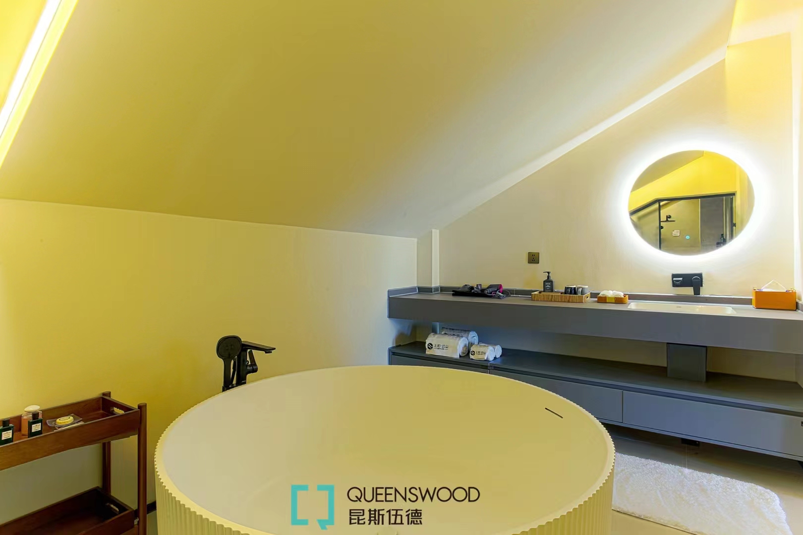 This project exemplifies how tailored solutions can transform a bathroom into a welcoming haven for guests, making every visit an unforgettable experience in this charming guesthouse.