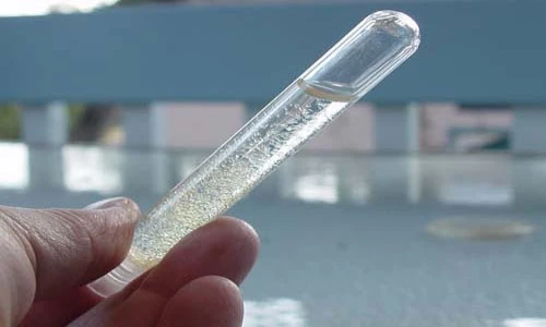 The key feature of a shaking test tube is its ability to withstand mechanical stress and movement without leaking or breaking.