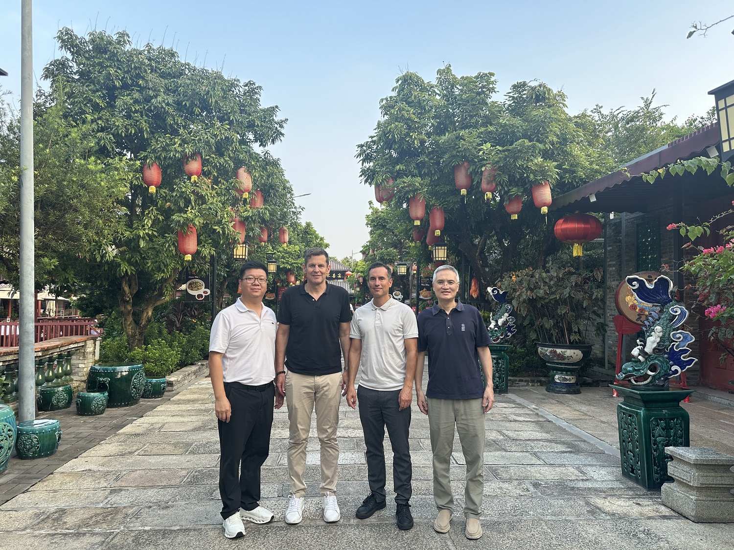 Bestone management meeting with an international business partner during a customer visit