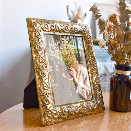 gold picture frame