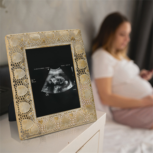 gold picture frame