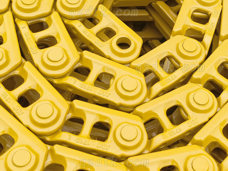 E120B track link assembly