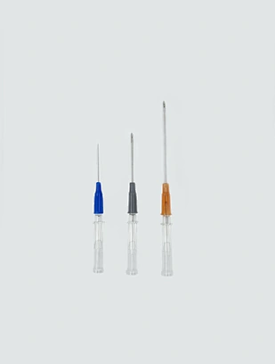 iv cannula with injection port