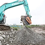 How To Deal With The Accumulated Cement Stones？Breaking Bucket：Broken In Situ