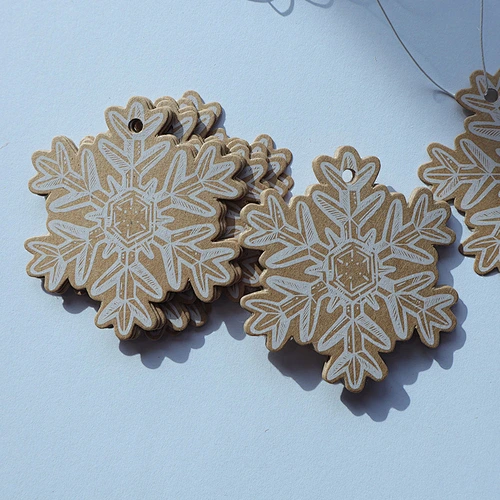Wholesale Christmas gift hang tags Festivals Gift the snowflake paper tags for DIY arts and crafts