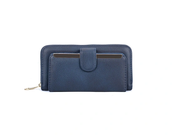Our card holders for men offer both style and function. Collection is designed to accommodate any need or preference. From sleek leather options to modern designs, our card holders offer the perfect accessory for your everyday carry.