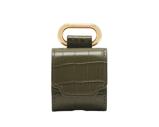 Our envelope wallets offer a sleek and modern design, featuring convenient pockets for cards and cash. Envelope wallets provide both fashion and function, giving you the perfect solution for your everyday carry needs.
