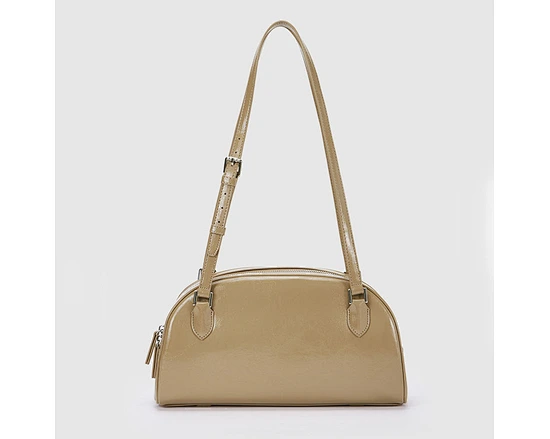 Women's shoulder bag? Spacious compartments and pockets for all of your essentials, our shoulder bags are perfect for everyday use, work, travel, and more. Whether you prefer classic leather or trendy canvas.