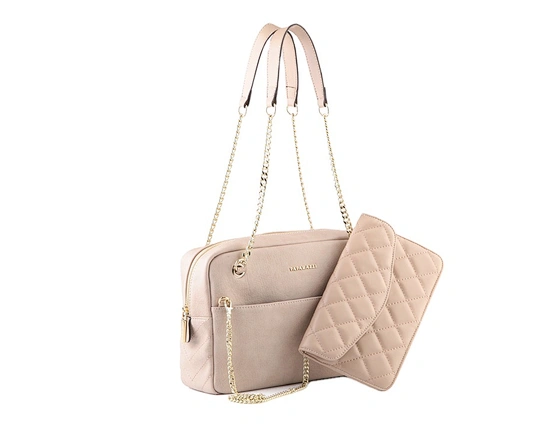 Our leather crossbody bags for women are the perfect accessory to add a touch of sophistication to your outfit. Made with high-quality leather, our bags are both stylish and durable, making them a long-lasting addition to your accessory collection.