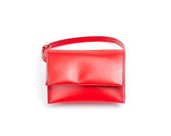 Upgrade your handbag collection with our range of stunning vegan leather handbags. Made from high-quality synthetic materials, our vegan leather handbags are not only cruelty-free, but also stylish and durable.