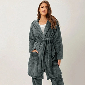 Winter Thermal Bathrobe Belted Dual Pocket Flannel Lounge Wear Hooded Custom Robe