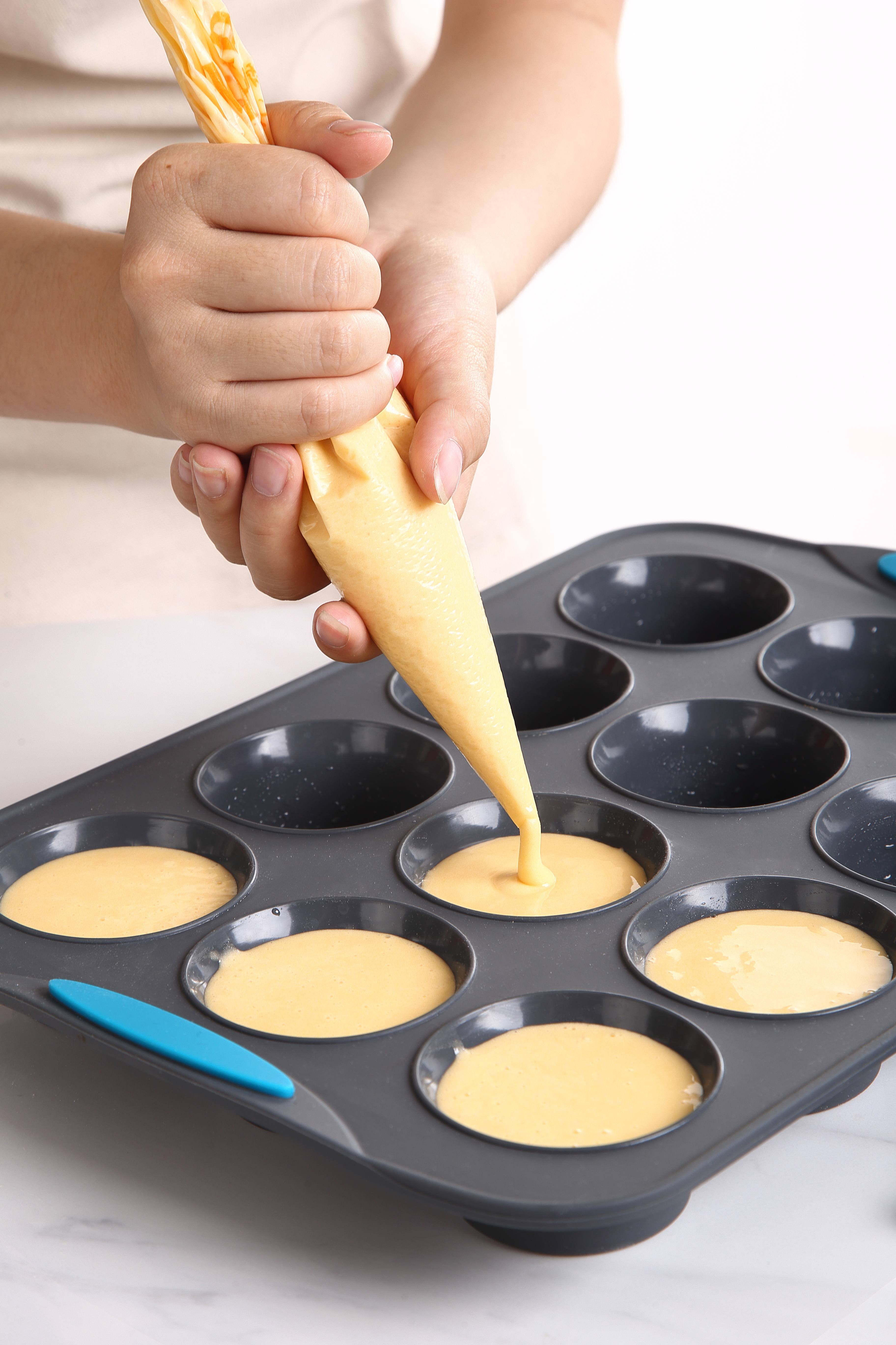 24 cups cake molds