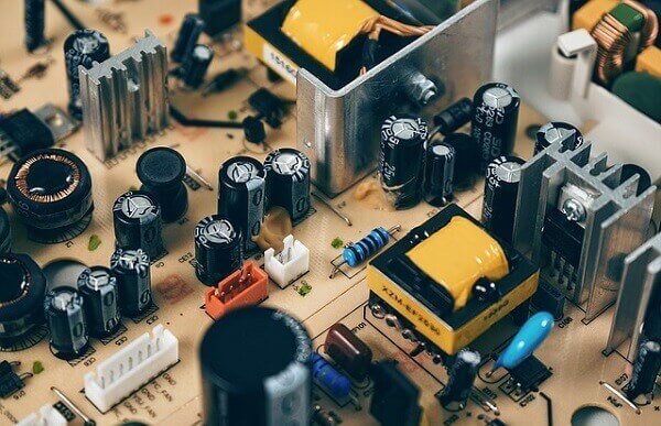 Understanding the Differences Between Thin Film Capacitors and Tantalum Capacitors | Luckvenie