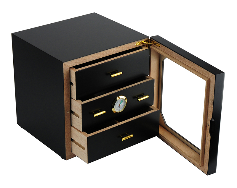 Black Lacquer Wooden Cigar Humidor