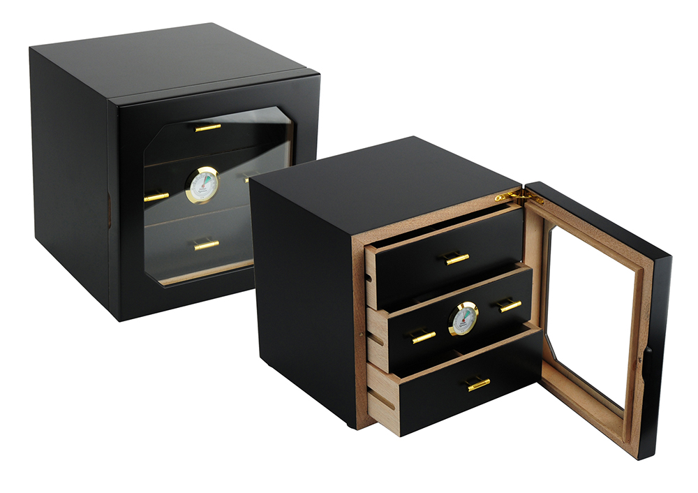 Black Lacquer Wooden Cigar Humidor
